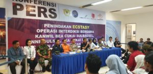 Press Conference Pengungkapan Peredaran Gelap Extacy dari Riau dan Malaysia