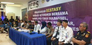 Press Conference Pengungkapan Peredaran Gelap Extacy dari Riau dan Malaysia