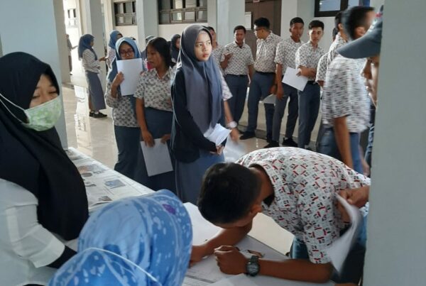 Tes Urine Siswa-Siswi SMK TELKOM Makassar
