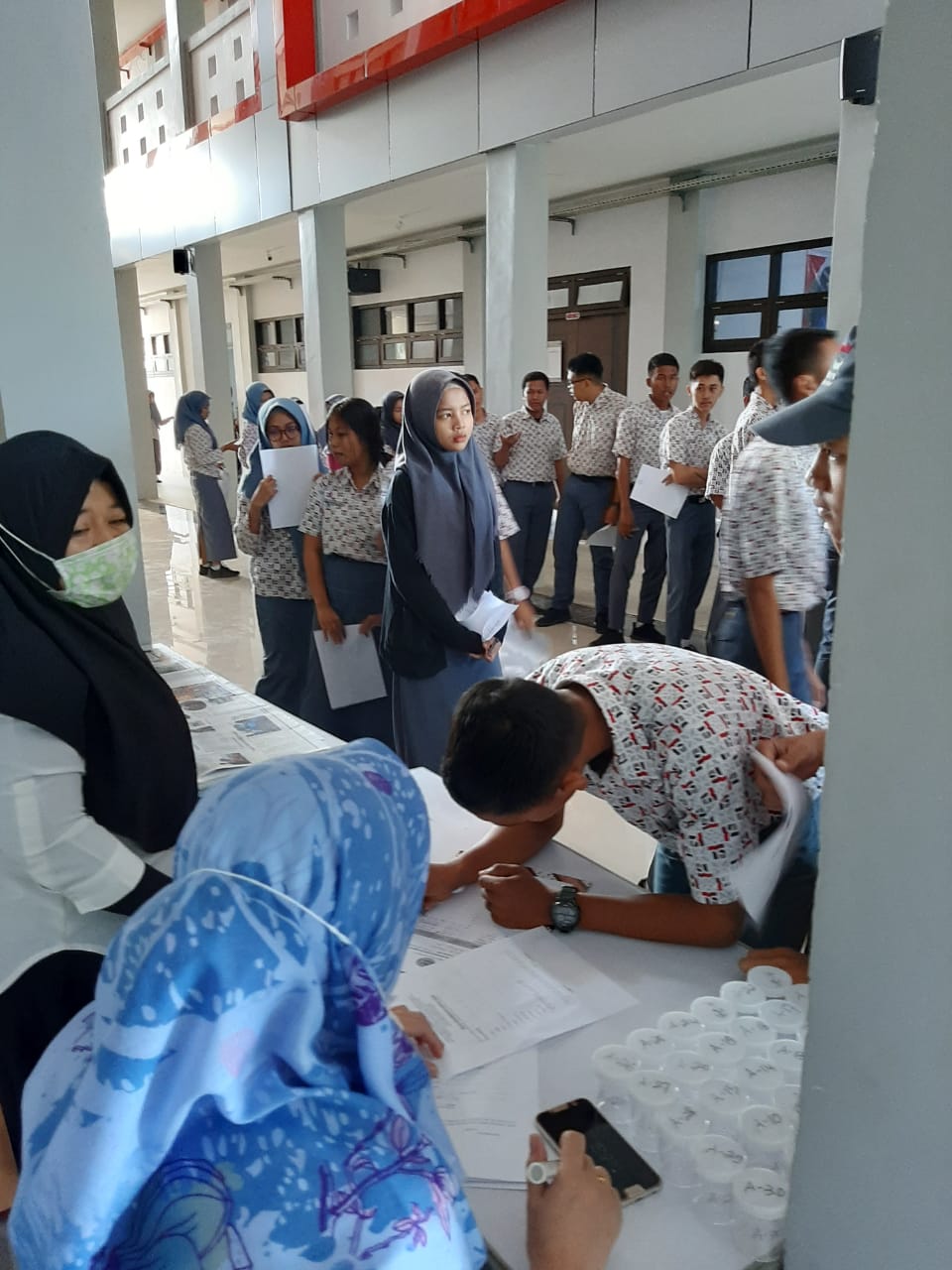 Tes Urine Siswa-Siswi SMK TELKOM Makassar