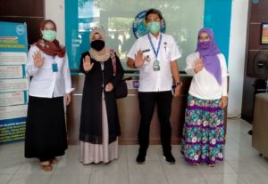 Inovasi penyuluh dalam sinergi program diseminasi informasi Bahaya Narkoba dengan upaya cegah penyebaran covid-19 dengan fasilitasi pembagian masker Tim PKK Prov Sulsel