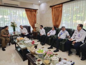 AUDIENSI DENGAN WALIKOTA MAKASSAR, MENDORONG PERAN AKTIF PEMERINTAH KOTA MAKASSAR DALAM P4GN