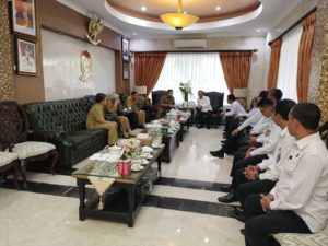 AUDIENSI DENGAN WALIKOTA MAKASSAR, MENDORONG PERAN AKTIF PEMERINTAH KOTA MAKASSAR DALAM P4GN