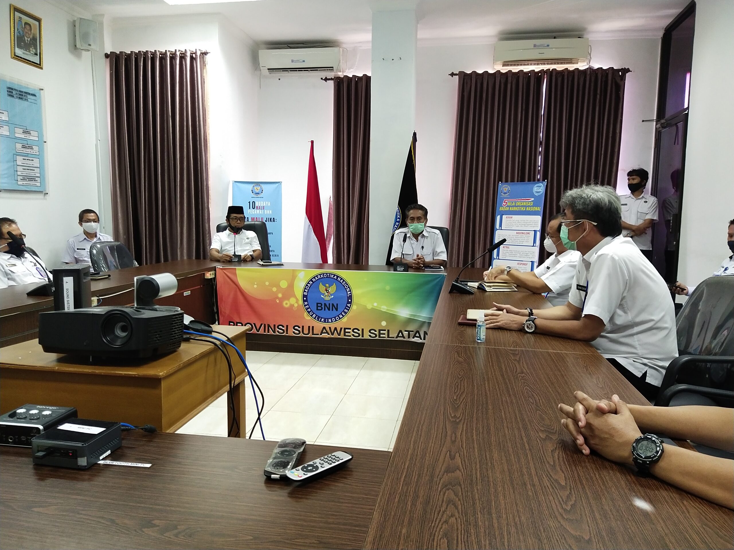 Rapat Satgas Covid-19 hari pertama setelah libur idul Fitri 1441 H Rapat Satgas Covid-19 hari pertama setelah libur idul Fitri 1441 H