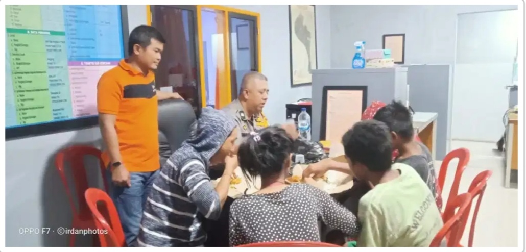 Pojok IBM Sambungjawa Makan Siang Bersama dan Berikan Layanan Pojok IBM Sambungjawa Makan Siang Bersama dan Berikan Layanan