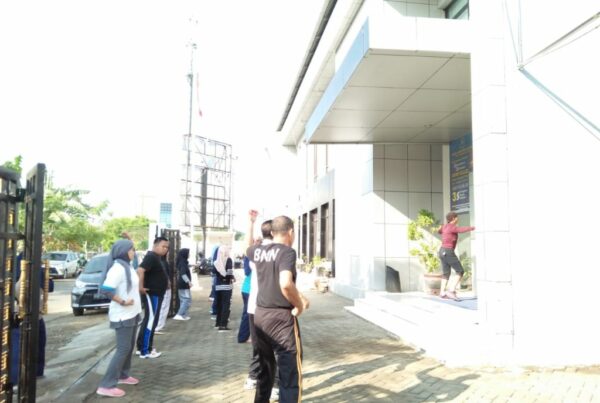 Budaya Hidup Sehat Pegawai BNNP Sulawesi Selatan Senam Bersama