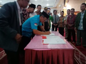 Kepala BNNP Sulawesi Selatan melaksanakan Penandatangan MOU dengan IAIN Bone