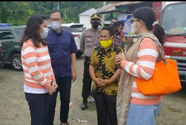 Kepala BNNP Sulsel Serahkan Bantuan di Posko Induk Majene