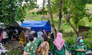 Kepala BNNP Sulsel Serahkan Bantuan di Posko Induk Majene