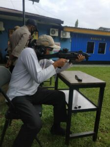 Kepala BNNP Sulsel Gelar Latihan Menembak di Lapangan Tembak Gegana Brimob Polda Sulsel.