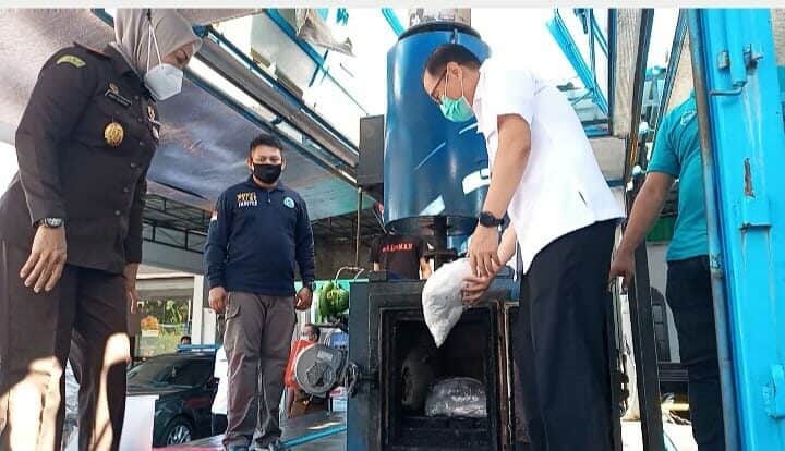 Kepala BNN Provinsi Sulawesi Selatan Menghadiri Acara Pemusnahan Barang Bukti Narkotika dan Tindak Pidana Umum Lainnya di Kejaksaan Negeri Makassar