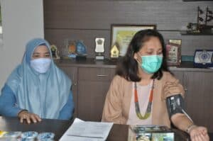Kepala BNNP Sulsel Bersama Ketua DWP BNNP Sulsel Menerima Suntikan Vaksin Covid-19Tahap Kedua