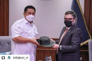Repost BNN RI ” RI-Kolombia Perkuat Kerjasama Guerra Contra La Drogas”.