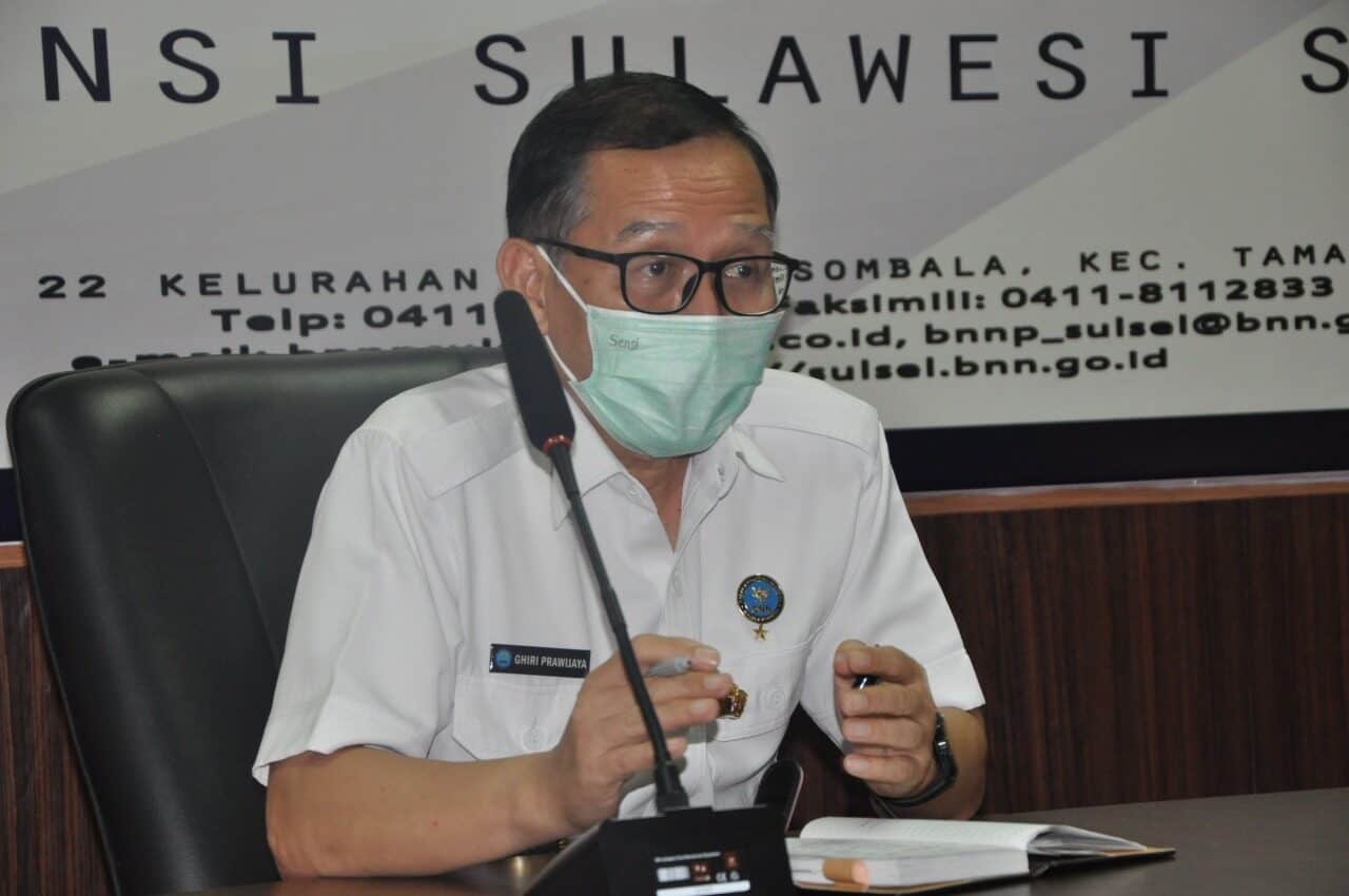 Kepala BNNP Sulsel Brigjen Pol.Drs.Ghiri Prawijaya,M.Th memimpin rapat tentang INPRES N0 2