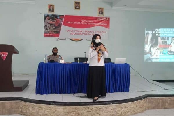 Tim Pencegahan BNNP Sulsel Melaksanakan Penyuluhan Bahaya Narkoba di Lingkungan Sat Brimob Polda Sulsel.