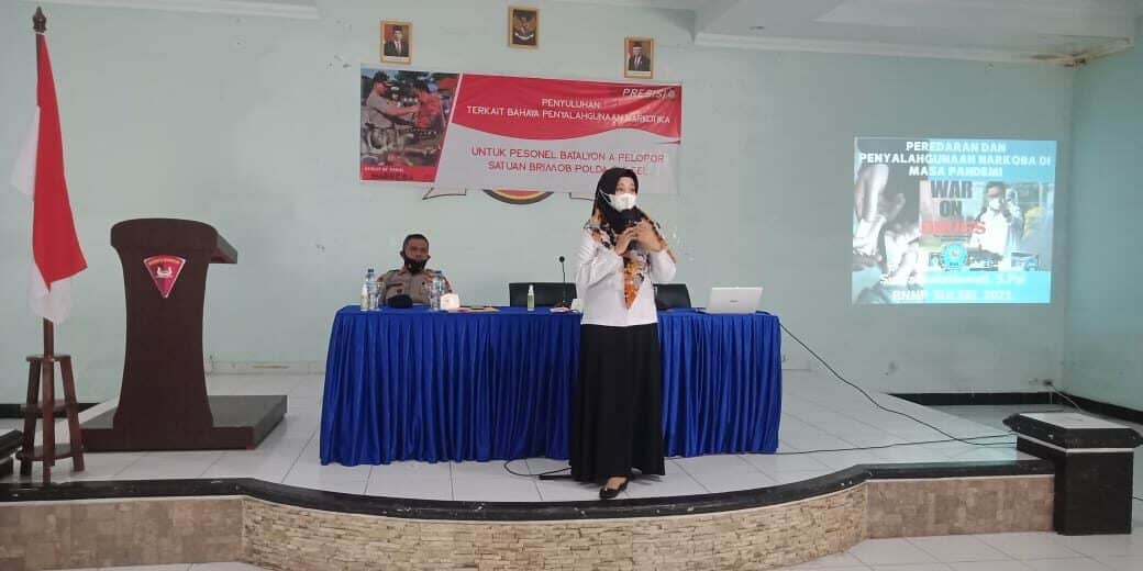 Tim Pencegahan BNNP Sulsel Melaksanakan Penyuluhan Bahaya Narkoba di Lingkungan Sat Brimob Polda Sulsel.