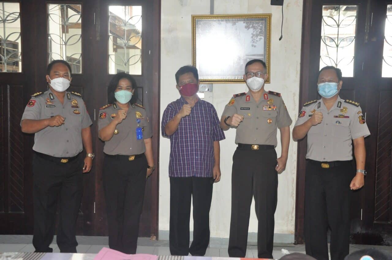 Kepala BNN Prov. Sulawesi Selatan bersama Jajaran Kepala BNNK Berkunjung dan Bersilaturahmi dengan Kepala Pastor Gereja Katedral Makassar