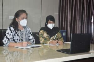 Ketua DWP Badan Narkotika Nasional (BNN) Provinsi Sulawesi Ny. Beatrix Ghiri didampingi Bendahara DWP BNNP Sulawesi Selatan Ramlah, menghadiri kegiatan Sosialisasi AD/ART Hasil Munas IV Tahun 2019