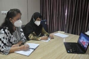 Ketua DWP Badan Narkotika Nasional (BNN) Provinsi Sulawesi Ny. Beatrix Ghiri didampingi Bendahara DWP BNNP Sulawesi Selatan Ramlah, menghadiri kegiatan Sosialisasi AD/ART Hasil Munas IV Tahun 2019