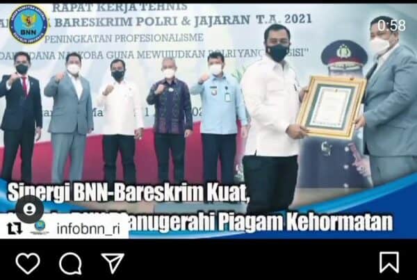 SELAMAT JENDERAL.., KEPALA BNN RI TERIMA PENGHARGAAN PIAGAM KEHORMATAN DARI BARESKRIM POLRI