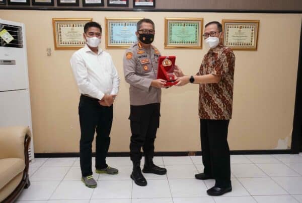 Kepala Badan Narkotika Nasional (BNN) Provinsi Sulawesi Selatan Brigjen Pol.Drs.Ghiri Prawijaya,M.Th bersilaturahmi dengan bapak Kapolrestabes Makassar