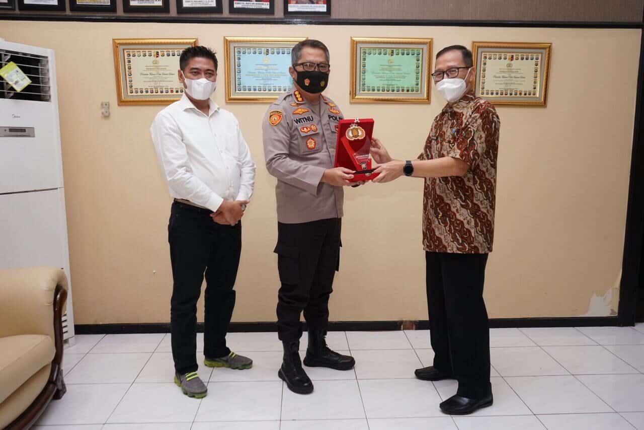 Kepala Badan Narkotika Nasional (BNN) Provinsi Sulawesi Selatan Brigjen Pol.Drs.Ghiri Prawijaya,M.Th bersilaturahmi dengan bapak Kapolrestabes Makassar