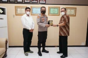 Kepala Badan Narkotika Nasional (BNN) Provinsi Sulawesi Selatan Brigjen Pol.Drs.Ghiri Prawijaya,M.Th bersilaturahmi dengan bapak Kapolrestabes Makassar