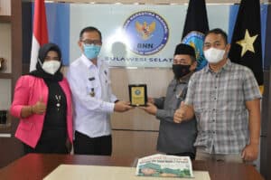 Kepala Badan Narkotika Nasional (BNN) Provinsi Sulawesi Selatan Brigjen Pol.Drs.Ghiri Prawijaya,M.Th menerima kunjungan dari Direktur Harian Rakyat Sulsel.