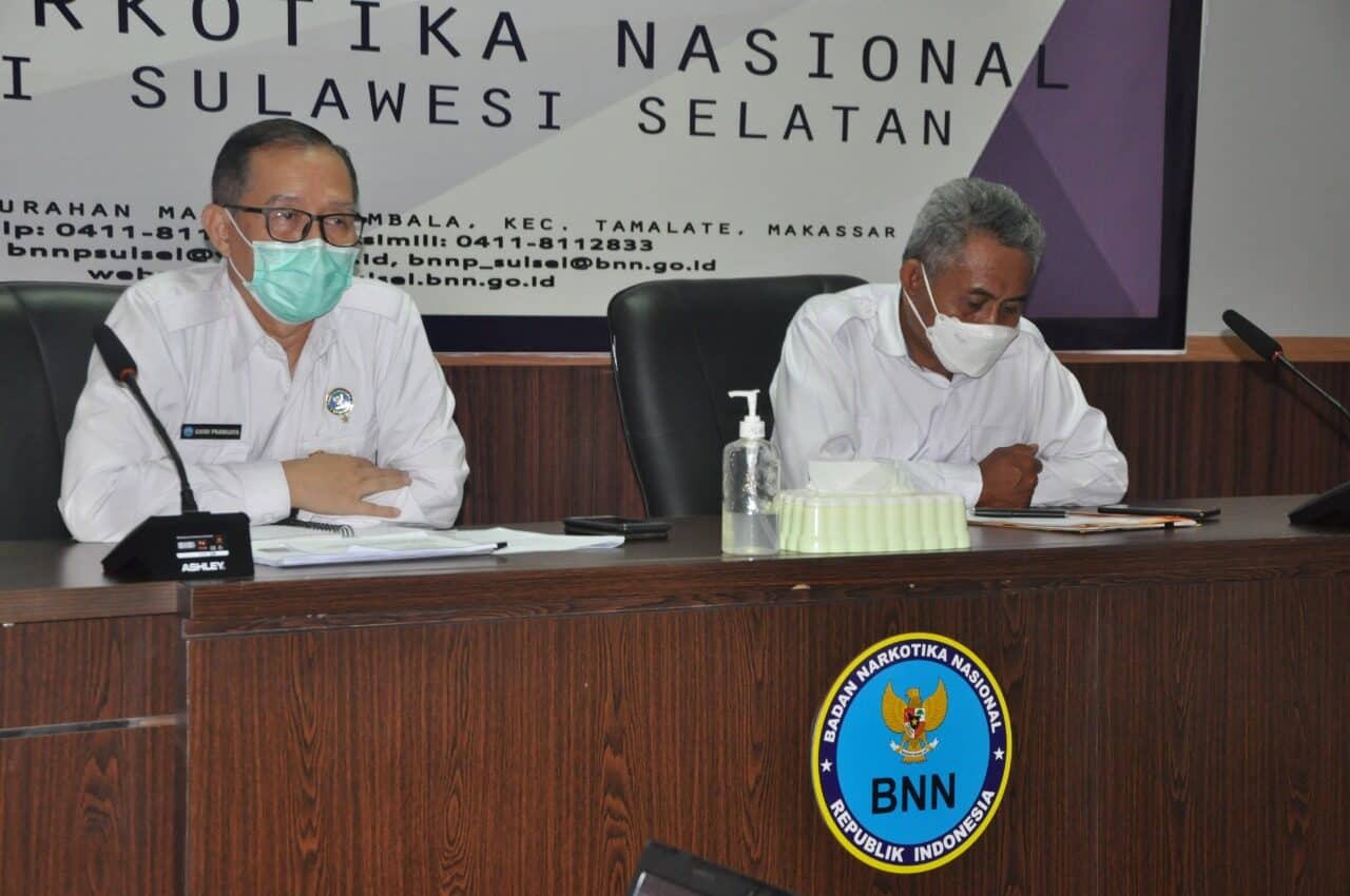 Kepala Badan Narkotika Nasional (BNN) Provinsi Sulawesi Selatan Brigjen Pol.Drs.Ghiri Prawijaya.M.Th mengikuti kegiatan Rapat Pimpinan (Rapim) BNN RI secara virtual