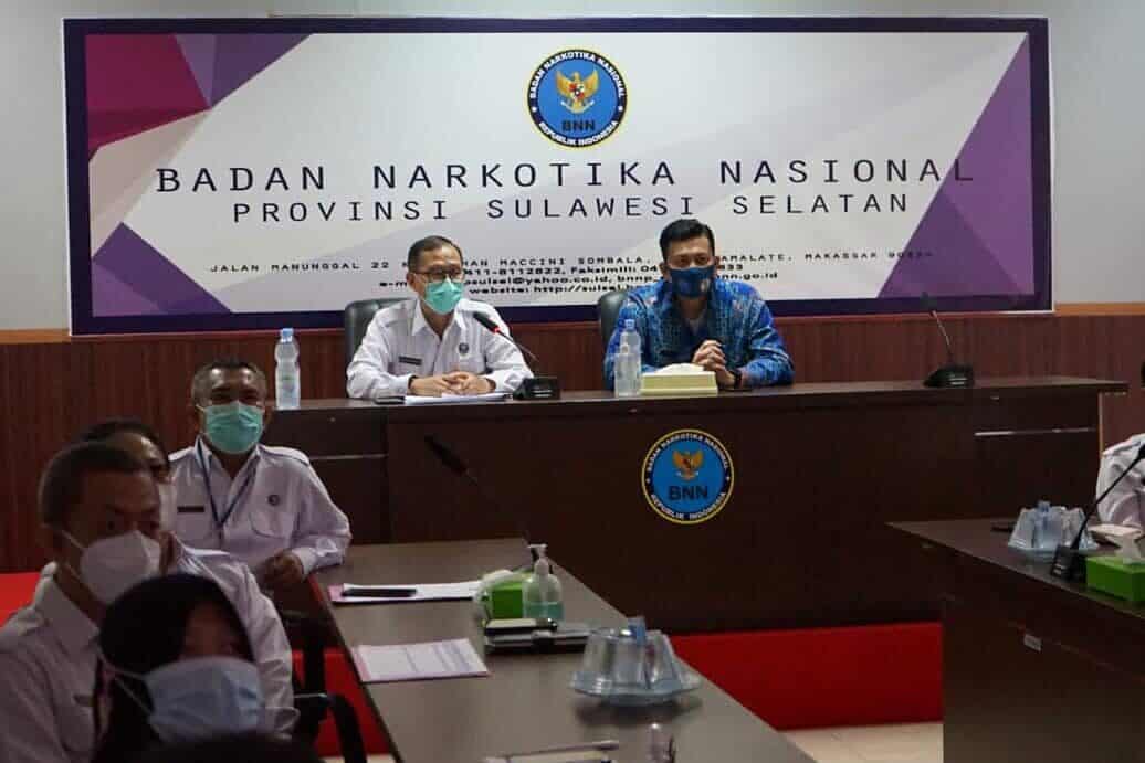 Kepala Badan Narkotika Nasional (BNN) Provinsi Sulawesi Selatan Mengikuti Kegiatan Rapat Pimpinan (Rapim) BNN RI Secara Virtual dengan BNNP dan BNNK Se-Indonesia dalam Rangka Halal Bi Halal Pasca Perayaan Idul Fitri 1442H Kepala Badan Narkotika Nasional (BNN) Provinsi Sulawesi Selatan Mengikuti Kegiatan Rapat Pimpinan (Rapim) BNN RI Secara Virtual dengan BNNP dan BNNK Se-Indonesia dalam Rangka Halal Bi Halal Pasca Perayaan Idul Fitri 1442H