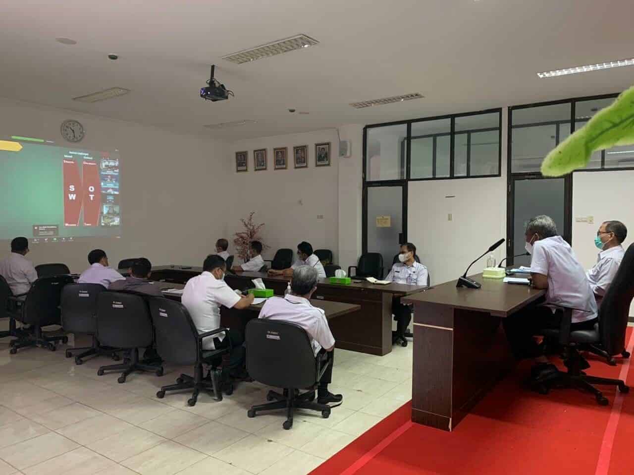 Kepala BNNP Sulsel Menghadiri Kegiatan Seminar Secara Daring Zona Integritas. Kepala BNNP Sulsel Menghadiri Kegiatan Seminar Secara Daring Zona Integritas.