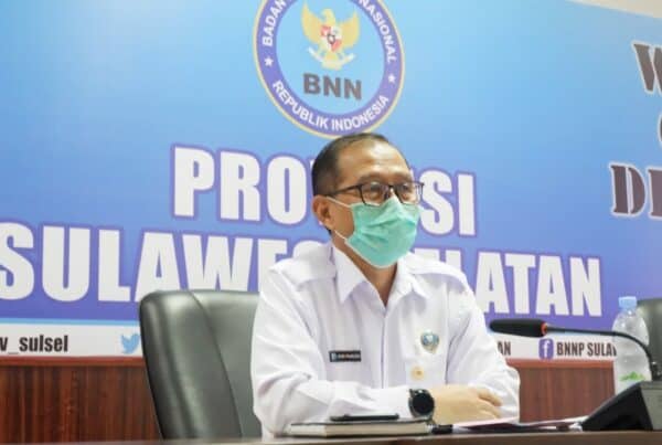 Kepala BNNP Sulsel Brigjen Pol. Drs. Ghiri Prawijaya, http://M.Th memaparkan tentang P4GN di wilayah BNNP Sulsel pada kegiatan Rapat Pimpinan (Rapim) BNN RI secara Virtual dengan BNNP, BNNK, Balai/Loka se- Indonesia yang dilaksanakan pada hari Senin 21 Juni 2021
