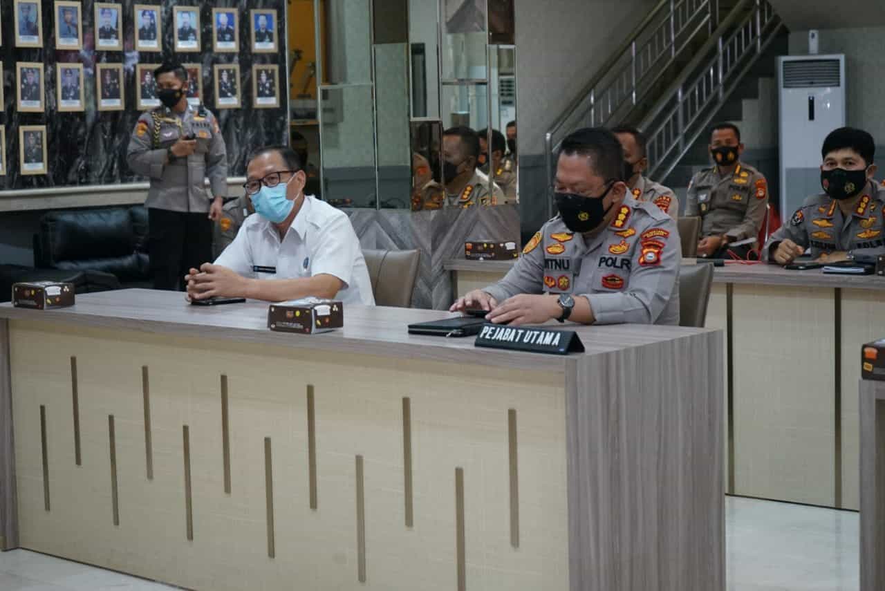 Kepala BNN Provinsi Sulawesi Selatan menghadiri Rapat Sinergitas Tentang Desa Bersinar (Bersih Narkoba) dan Kampung Tangguh Narkoba, Sulawesi Selatan, 06 Juni 2021 Konsep Otomatis