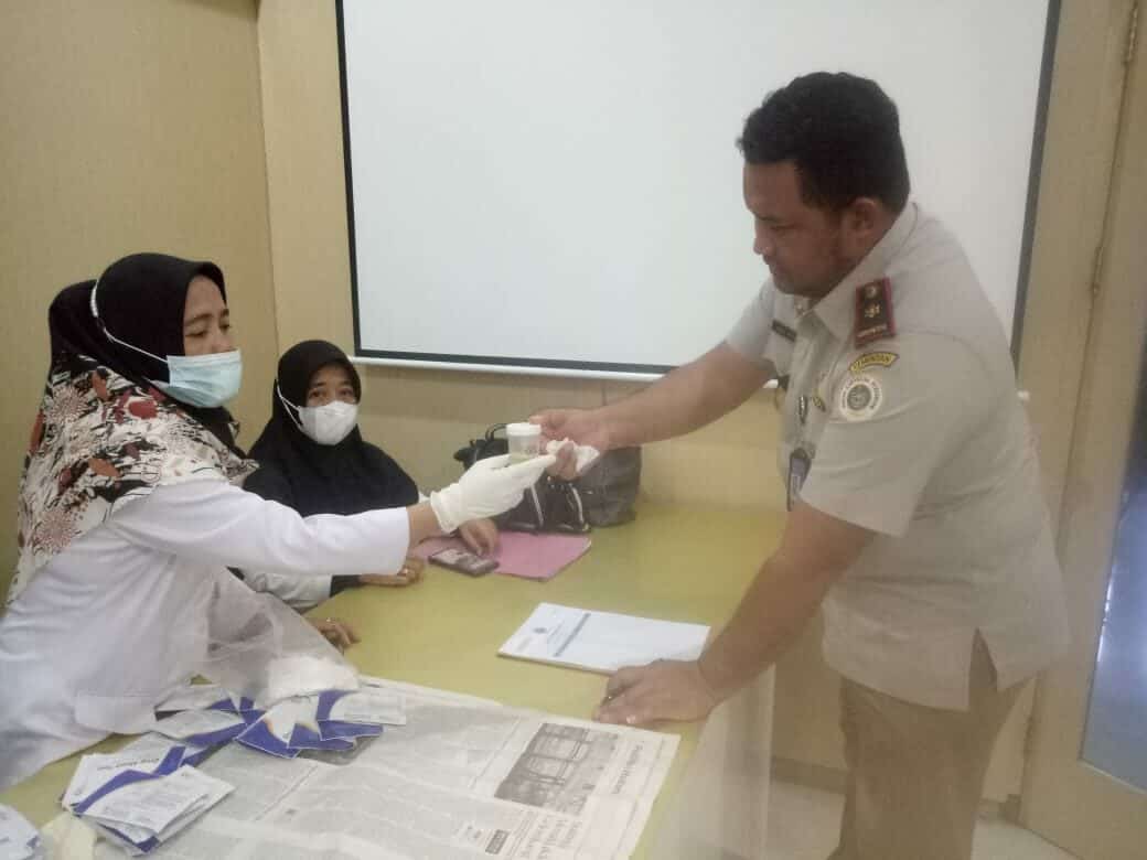 BNNP Sulsel melakukan deteksi dini dalam penyalahgunaan narkoba bagi pegawai Dan THL/Honorer Kantor Stasiun Karantina Pertanian Kelas I Parepare BNNP Sulsel melakukan deteksi dini dalam penyalahgunaan narkoba bagi pegawai Dan THL/Honorer Kantor Stasiun Karantina Pertanian Kelas I Parepare