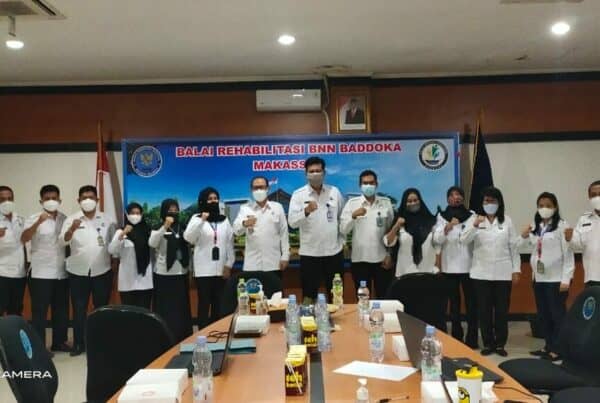 Kepala BNNP Sulawesi Selatan menutup secara resmi rapat Rekonsiliasi, penyusunan dan penyampaian Laporan Keuangan semester I BNNP Sulsel dan Jajaran T.A 2021