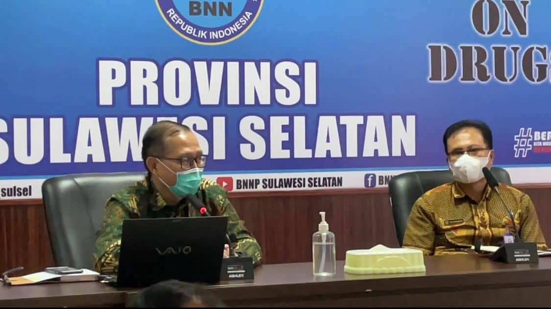 Kepala BNNP Sulawesi Selatan mengikuti kegiatan Rapat Silaturrahim BNN Wilayah Sulawesi Selatan secara Virtual. Makassar 1 September 2021