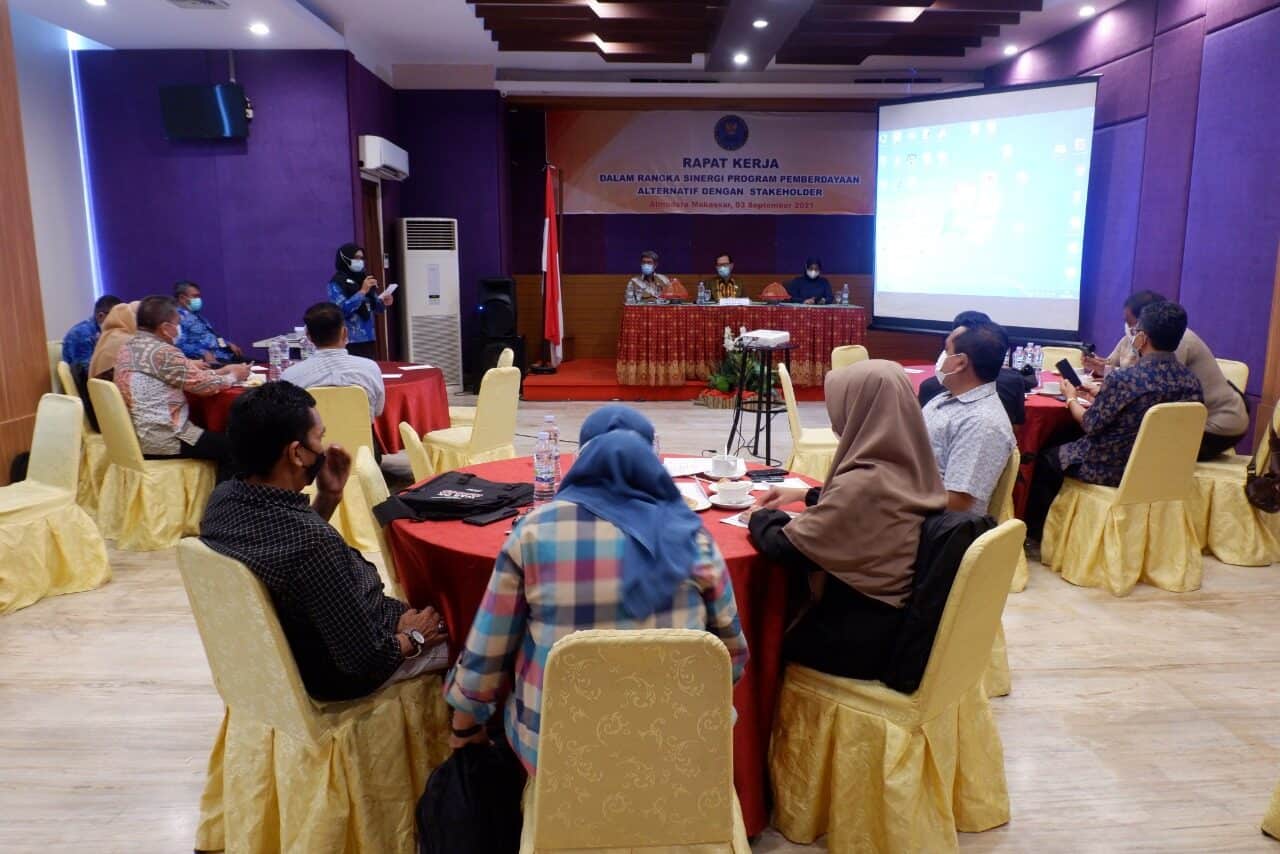 Kepala BNNP Sulawesi Selatan Membuka Kegiatan Rapat Kerja Sinergi Program Pemberdayaan Masyarakat Dengan Stakeholder