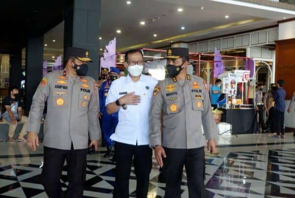 Kepala BNNP Sulawesi Selatan Menghadiri Kegiatan Vaksinasi Bersama Pejabat Utama Mabes Polri Akpol 91 Dan 94 Kepala BNNP Sulawesi Selatan Menghadiri Kegiatan Vaksinasi Bersama Pejabat Utama Mabes Polri Akpol 91 Dan 94