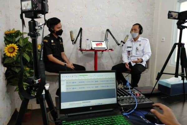 Kepala BNNP Sulawesi Selatan Melaksanakan Podcast di Kantor Wilayah DJBC Sulawesi Bagian Selatan