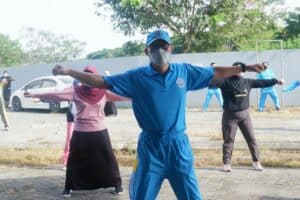 Personil BNNP Sulawesi Selatan melaksanakan senam bersama mengisi kegiatan di Jumat pagi dengan gembira Personil BNNP Sulawesi Selatan melaksanakan senam bersama mengisi kegiatan di Jumat pagi dengan gembira