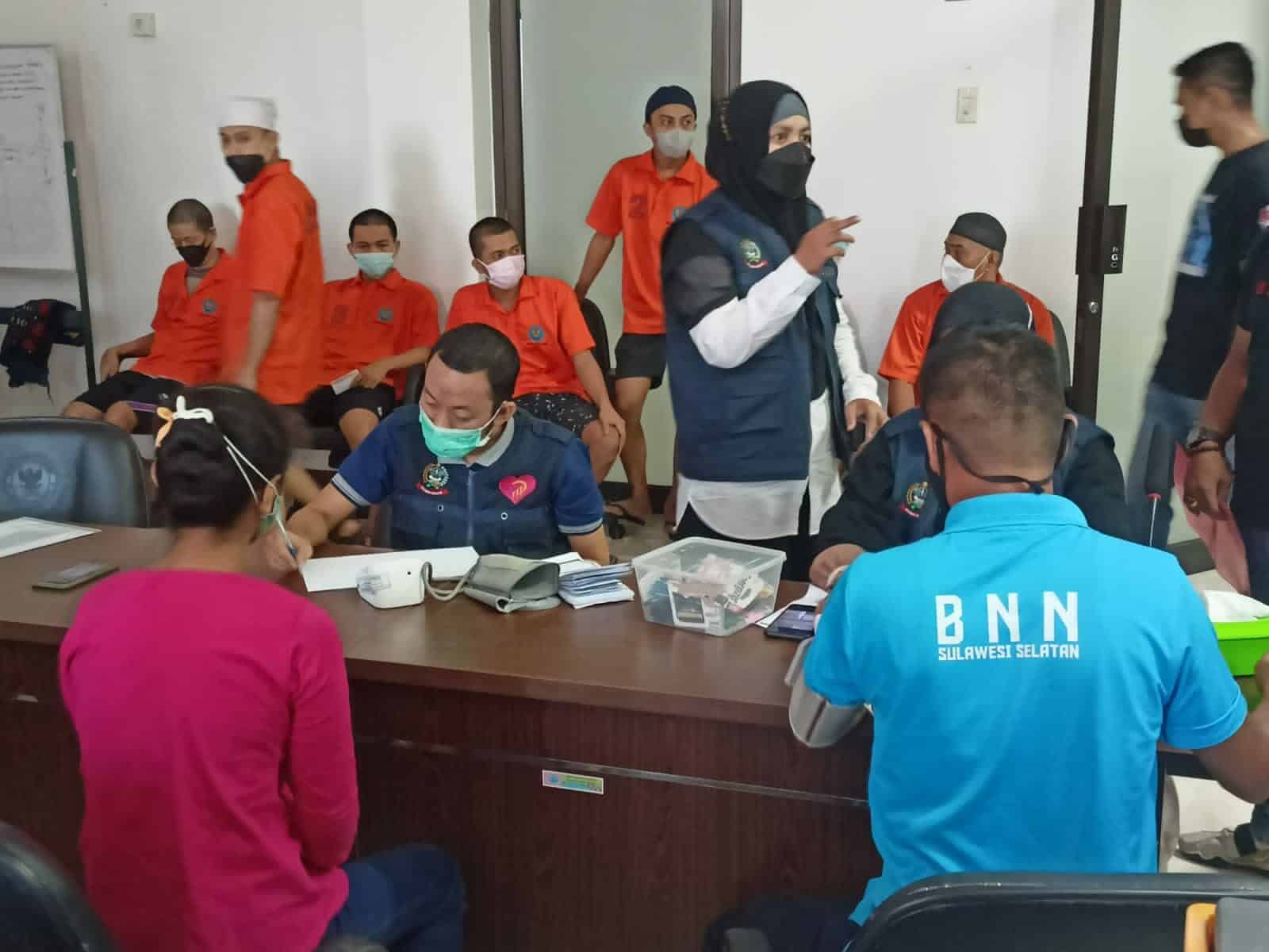 Badan Narkotika Nasional (BNN) Provinsi Sulawesi Selatan Bekerjasama Dengan Rumah Sakit Khusus Daerah Ibu Dan Anak Pertiwi Prov. Sulsel Melaksanakan Vaksinasi COVID-19 Badan Narkotika Nasional (BNN) Provinsi Sulawesi Selatan Bekerjasama Dengan Rumah Sakit Khusus Daerah Ibu Dan Anak Pertiwi Prov. Sulsel Melaksanakan Vaksinasi COVID-19