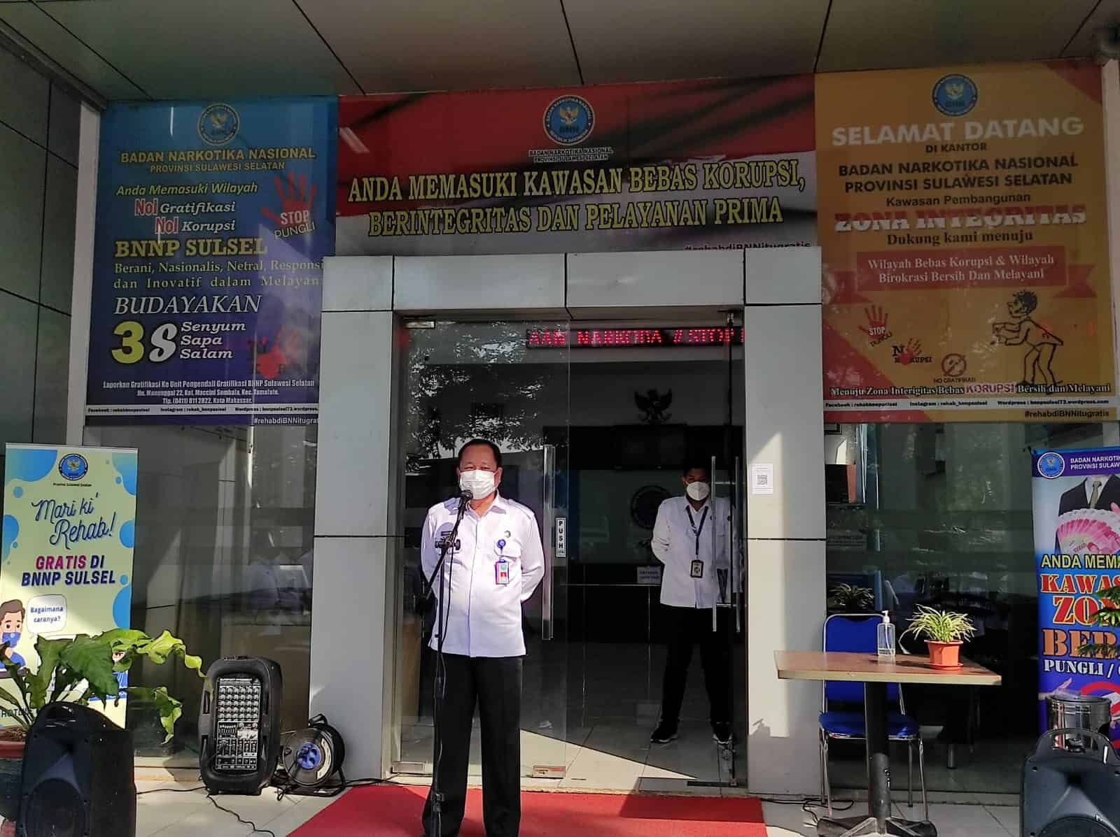 Kepala Bidang Pemberatasan BNNP Sulawesi Selatan Memimpin Apel Pagi Kepala Bidang Pemberatasan BNNP Sulawesi Selatan Memimpin Apel Pagi