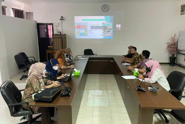 Kepala Bagian Umum BNN Prov. Sulawesi Selatan Sudarianto, SKM., M.Kes mengikuti kegiatan virtual “Webinar Series 3S (Senyum, Sapa dan Salam) BNNK Menyapa”
