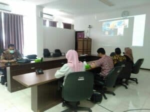 Kepala Bagian Umum BNN Prov. Sulawesi Selatan Sudarianto, SKM., M.Kes mengikuti kegiatan virtual “Webinar Series 3S (Senyum, Sapa dan Salam) BNNK Menyapa” Kepala Bagian Umum BNN Prov. Sulawesi Selatan Sudarianto, SKM., M.Kes mengikuti kegiatan virtual “Webinar Series 3S (Senyum, Sapa dan Salam) BNNK Menyapa”