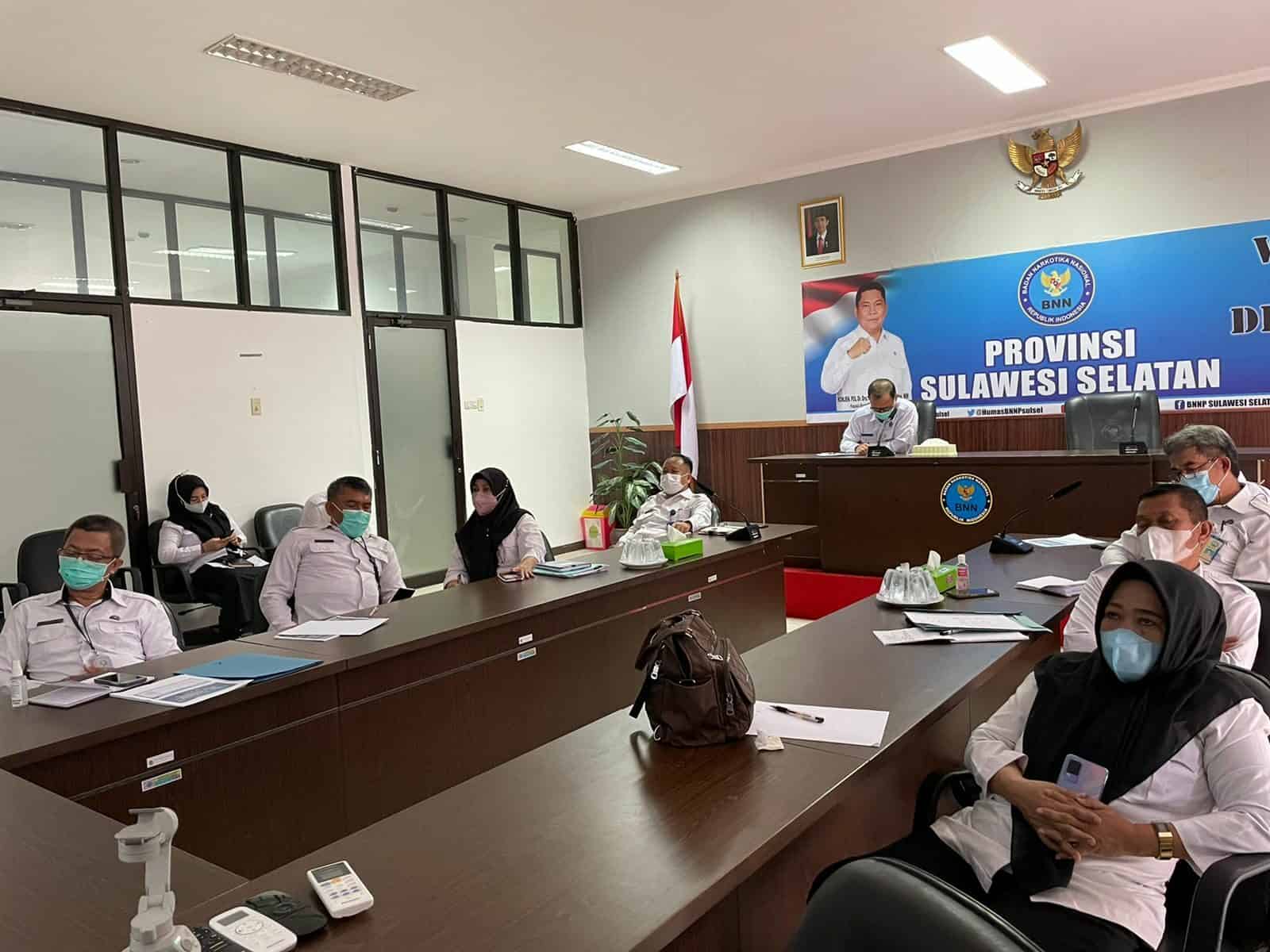 Kepala BNN Provinsi Sulawesi Selatan Brigadir Jenderal Polisi Drs. Ghiri Prawijaya, M. Th memimpin rapat kegiatan monitoring dan evalusi Bagian Bidang lingkup BNNP Sulsel Kepala BNN Provinsi Sulawesi Selatan Brigadir Jenderal Polisi Drs. Ghiri Prawijaya, M. Th memimpin rapat kegiatan monitoring dan evalusi Bagian Bidang lingkup BNNP Sulsel