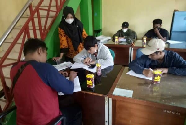 Monitoring dan Evaluasi Pelaksanaan Program Pemberdayaan Alternatif pada Kawasan Rawan Perkotaan Monitoring dan Evaluasi Pelaksanaan Program Pemberdayaan Alternatif pada Kawasan Rawan Perkotaan
