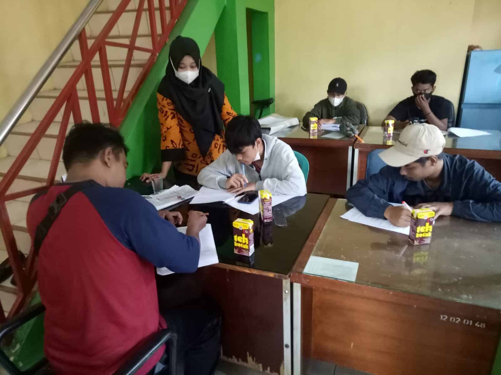 Monitoring dan Evaluasi Pelaksanaan Program Pemberdayaan Alternatif pada Kawasan Rawan Perkotaan