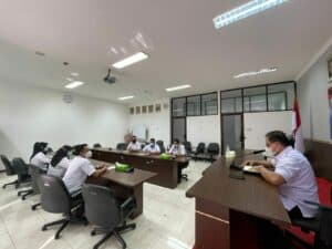 Kepala Bagian Umum BNNP Sulawesi Selatan Memimpin Rapat Bagian Umum Kepala Bagian Umum BNNP Sulawesi Selatan Memimpin Rapat Bagian Umum