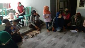 Penyuluhan dan Kampanye War on Drugs pada Kegiatan Posbindu di Tattakang Kelurahan Parangbanoa Kecamatan Pallangga Kabupaten Gowa Penyuluhan dan Kampanye War on Drugs pada Kegiatan Posbindu di Tattakang Kelurahan Parangbanoa Kecamatan Pallangga Kabupaten Gowa