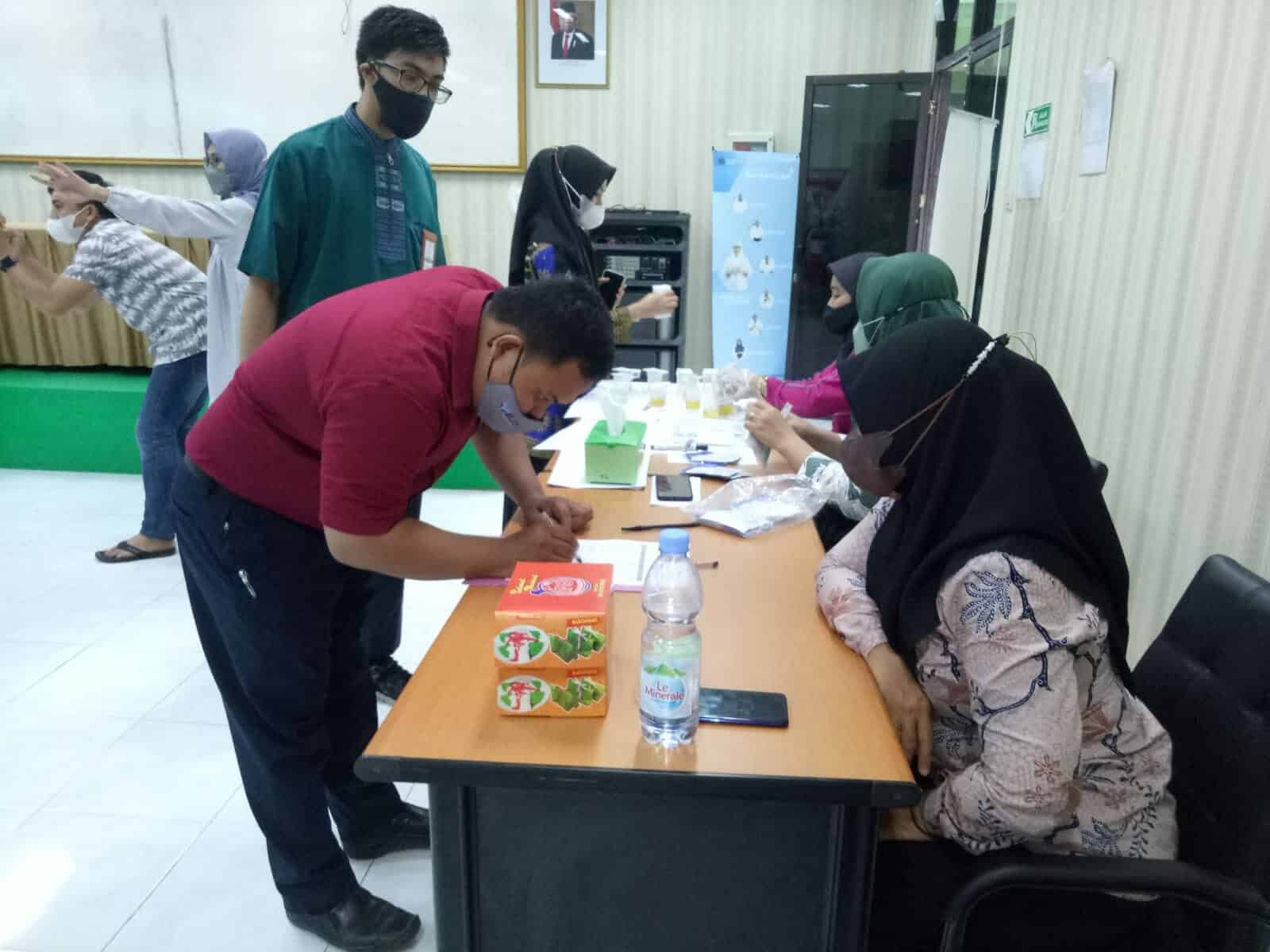 tes urine di lingkungan Pemerintah.